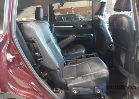 2018 Toyota Highlander Xle z USA, uszkodzony, nr VIN 5TDJZRFH1JS848270